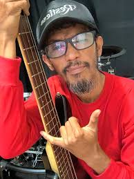 Berteman dengan bapak ibunya @lucasandsons @bubbukeni , manggung dengan  anak nya 😁. Untuk anak di umuran @sazalimahair sudah sangat jarang  menyukai music heavy metal dan thrash metal apalagi sudah piawai memainkan  instrument