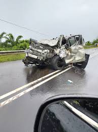 Kadar kes kemalangan di jalan raya negara kita adalah sangat tinggi dengan jumlah kematian yang boleh dikatakan sangat menakutkan. 6 Maut Kemalangan 3 Kenderaan Di Lahad Datu Sabah Post