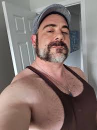 Masculine partner sought by gay man in Long Island, NY