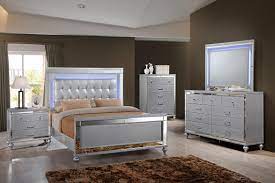 The geometric striped diamond design is accented with stylish fraying on the edges of each stripe for a hint of texture. New Classic Furniture Valentino 4pc Upholstered Lighted Bedroom Set In Silver