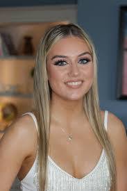 Amy Windsor's Instagram, Twitter & Facebook