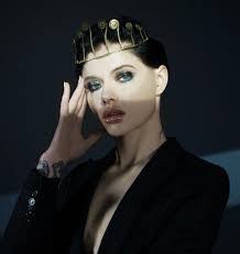 Francine Ballard's Instagram, Twitter & Facebook