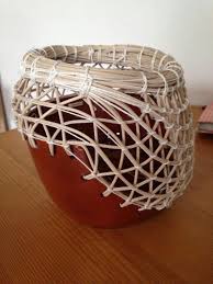 Argile Et Rotin Un Brin C Est Tout Art Ceramique Tressage De Panier Poterie