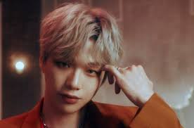 KANG DANIEL : Le brouillard dans son esprit a su s'estomper