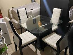 Este juego de comedor es moderno, tapizado, en caoba y de 6 sillas. Juego Comedor 4 Puestos En Barranquilla Clasf Casa Y Jardin