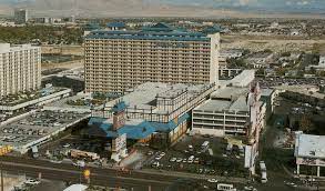 Imperial Palace Las Vegas 1982 Photo Via Classiclasvegas Henderson Home News On The Imperial Palace Expans Las Vegas Hotels Las Vegas Photos Las Vegas City