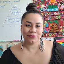 Clementina Pantoja's Instagram, Twitter & Facebook