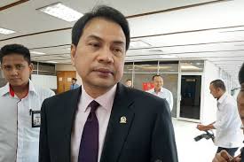 Azis syamsuddin, wakil ketua dpr, mengonfrontasi koordinator anggota dpr azis syamsuddin juga dipanggil komisi pemberantasan korupsi terkait penyidikan kasus suap usulan dana. Azis Syamsuddin Diduga Terlibat Kasus Suap Penyidik Kpk Firli Bahuri Cuma Jawab Begini