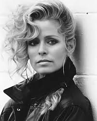 This TV star was a stunning beauty who once graced the covers of magazines.  😮 After the huge success of "The Thorn Birds," she eventually left  America. PHOTOS and her current life