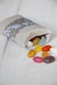 Haaaaallo zusammen, es ist wieder soweit:)heute habe ich allerdings keine genauen maße für euch, weil ich es unnötig fand, das ganze auszumessen:d warum. Diy Kleine Geschenkverpackung Aus Klopapierrolle Basteln Lavendelblog
