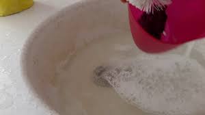 Mutfakta sararan tek bölge mermer tezgahı da değildir, mutfak lavabolarında da zamanla sararma görülebilir. Kolay Mermerit Lavabo Temizligi Granit Mermerit En Kolay Pratik Mutfak Temizligi Videosu Youtube