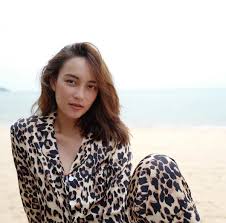 ฟลุค ชลัคร นักธุรกิจหนุ่มที่ตกเป็นข่าวกับ บี น้ำทิพย์ เปิดใจเริ่มคบกันได้เดือนเศษ เผยเลิกกับภรรยาเก่าแล้ว ข่าวลือต่างๆ. Bjznktfggpn1um