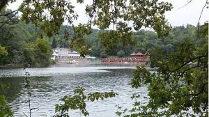 Oferte, preturi si locuri disponibile la lacul ursu, sovata. Lacul Ursu Din Sovata Laudat De Cel Mai Mare Ziar Din America Ce Recorduri Detine Lacul Sarat Din Romania Frunza Verde