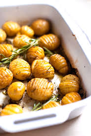 Easy Method Lemon And Rosemary Roast Potatoes Just Easy Recipes Recipe Recipes For Vegetable Haters Easy Meals Rosemary Roasted Potatoes