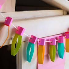 ‪45+ Construction Paper Crafts for Kids - Happiness is Homemade‬‏