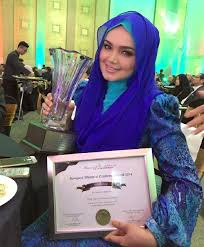 Lirik anugerah aidilfitri by siti nurhaliza. Siti Nurhaliza Terima Dua Anugerah