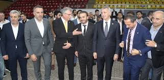 Hendek'i sakaryaspor bayrakları ile donatan hendek belediye başkanı turgut babaoğlu, vanspor mücadelesi öncesinde yayınladığı mesajda, kenetlendik maçı bekliyoruz. Sakaryaspor Da Yeni Baskan Cumhur Genc