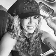 Dena Carr's Instagram, Twitter & Facebook