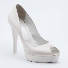 Anche per quelle che non hanno una grande confidenza con stilettos & co. Patrizia Cavalleri Scarpe Decollete Sposa A Punta Aperta In Raso Tacco 12