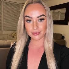 Victoria Iverson's Instagram, Twitter & Facebook