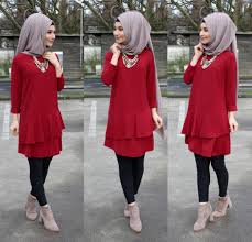 Sebagai seorang wanita muslimah yang tinggal di indonesia, kita haruslah berbangga dengan model baju gaun pesta terbaru yang dibuat oleh desainer ternama tanah air. Red Tunic Hijab Hijab Fashion Hijabi Style Fashion