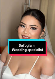 Look wedding seperti apa yang kamu mau???? Kalau Glam for pemberkatan ...