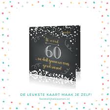 Originele En Hippe Uitnodiging In Krijtbord Grijs Voor 60 Jaar Met Handgeschreven Tekst In Goud En Witte Confetti Het Jaa 60 Verjaardag Uitnodiging Verjaardag