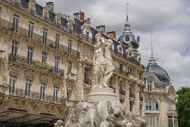 Город расположился на холмах в 10 километрах от средиземного моря. Montpellier Tempat Komedi Patung Foto Gratis Di Pixabay