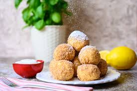 Ein Geheimer Ungarischer Klassiker Ungarische Quarkknodel Mit Rezept Ungarn Heute In 2020 Quark Knodel Rezepte Ungarische Rezepte