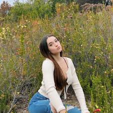 Fiona Frills - Free pics, galleries & more at Babepedia