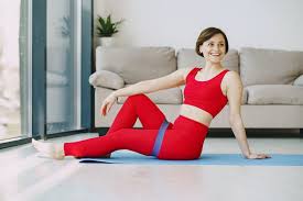 Yoga yaparken mat kullanmak şart mı?. Pilates Lastigi Ile Yapilabilecek Egzersizler Skechers Blog