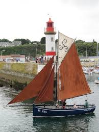 Bapteme Des Courreaux Un Voilier Traditionnel Sort De Port Tudy A Groix Bretagne Cool Boats Sailing Sailing Ships