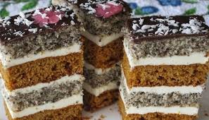 Из муки, кефира, соли и соды месим мягкое, как на вареники, тесто. Zakarpatski Shitimini Solodoshi Vid Yakih Za Vuha Ne Vidtyagnesh