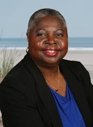 Karen Van's Instagram, Twitter & Facebook