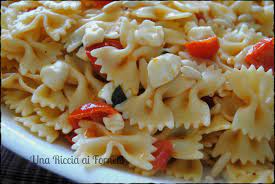È una soluzione perfetta anche per un pasto veloce e sostanzioso da consumare in ufficio o quando non si ha molto tempo e voglia di stare tra i fornelli. Pasta Fredda Italiana Ricetta Estiva Una Riccia Ai Fornelli