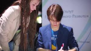 Слушать песни и музыку ralf mackenbach онлайн. Ralf Mackenbach Gives Autograph Video By C Paha L Stock Footage 108306996