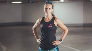 On the day of the race, before the start of competition, athletes will generally be provided with a bike rack to hold their bicycle and a small section of ground space for shoes, clothing, etc. Frauen Communitys Im Triathlon Was Geht Da Madels
