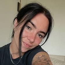 Phoebe Evans (@phee.bz)