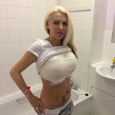 Scots mum-of-four who says her £45k bum lift is the best money ever spent  is desperate to become the most enhanced woman in Britain | The Scottish Sun