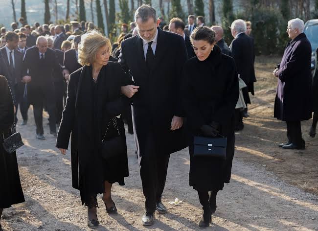 La Reina Sofía vuelve al trabajo (de luto) tras la muerte de su hermano  Constantino de Grecia | Casa Real