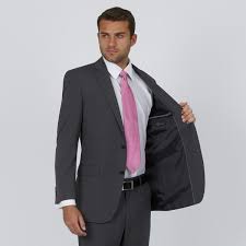 Mann putzt sich heraus, präsentiert die edelste garderobe und steht mit seiner braut im mittelpunkt oder er entscheidet sich direkt für einen dreiteiligen hochzeitsanzug mit farblich passender weste. Anzuge Fur Den Brautigam Aktuelle Hochzeitsmode Fur Herren