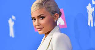 Nachdem kylie jenner erst vor kurzem wegen übelkeit und schwindel einige zeit im krankenhaus verbringen musste, mutmaßten fans. Kylie Jenner Die Geruchtekuche Brodelt Ist Sie Schwanger Bunte De