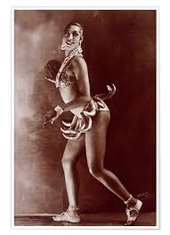 Wanting to be more than just a dancer, she captured parisian hearts with her famous song j'ai deux amours. Josephine Baker Poster Online Bestellen Posterlounge De