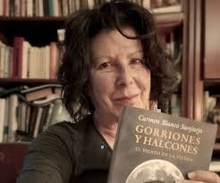 Carmen Blanco presenta en Tui su novela “Gorriones y halcones. El viento en  la piedra”