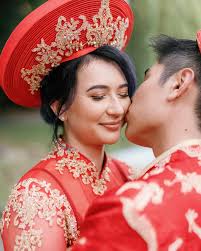 Beauty isn't just skin deep but also how you feel inside. I take it upon  myself to ensure that you radiate confidence and feel your best 😘 . 📸  @zhazha . . . #