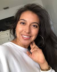 Hi my name is Sawhney. I'm relaunching my book, Lemons 🍋, in Miami