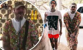 Somehow i knew it was kurt, didn't really look like him, and still doesn't, but damn if it doesn't resemble him. Post Malone Raises Over 4m For Covid 19 Fund With Nirvana Tribute Praised By Original Members Daily Mail Online