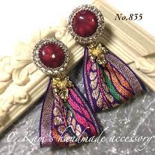 再販 no 835 エスニック キラキラ ワインレッドボタンとチロリアンテープ 大ぶり ピアス イヤリング 刺繍糸 アクセサリー ハンドメイド イヤリング