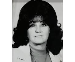 Evelyn Bench's Instagram, Twitter & Facebook