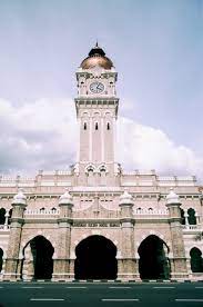 Bangunan ini mengambil nama sultan abdul samad, sempena nama sultan selangor pada masa ia mula dibina 1894. Bangunan Sultan Abdul Samad